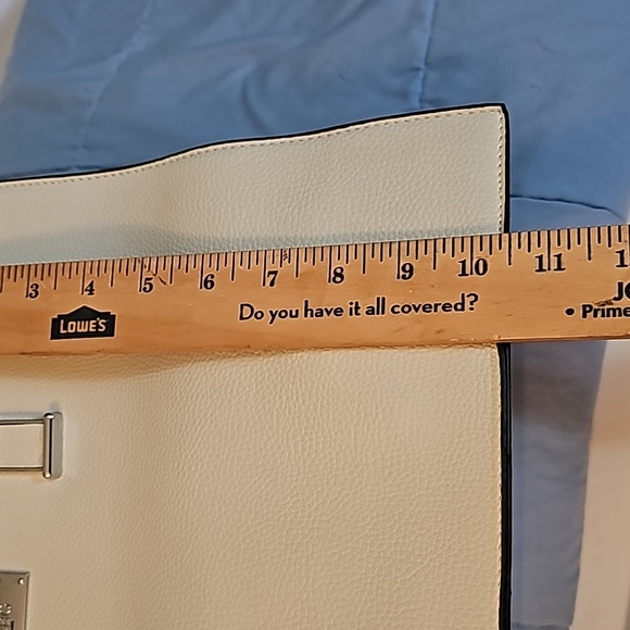 BCBG Paris Shoulder Purse with extra long strap. Zippered closure, Cream color. - Picture 9 of 11